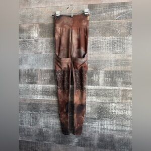 EUC SMALL SEW MUCH LOVE LEGGINGS.